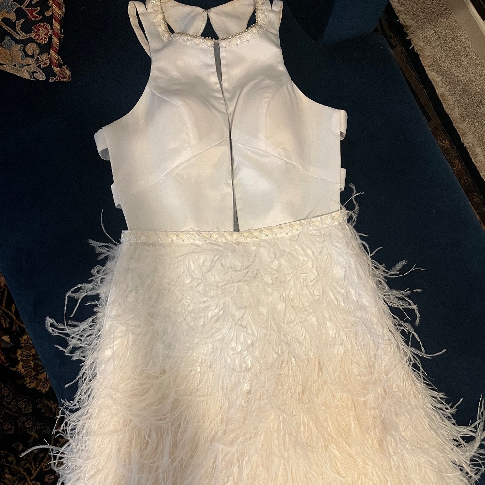 White cocktail dress with feathers and cutouts - Sz 2-4